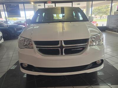 2019 Dodge Grand Caravan SXT   - Photo 2 - Hamilton, OH 45015