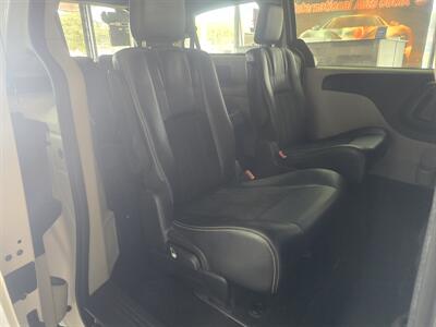 2019 Dodge Grand Caravan SXT   - Photo 14 - Hamilton, OH 45015