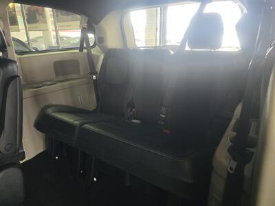 2019 Dodge Grand Caravan SXT   - Photo 10 - Hamilton, OH 45015