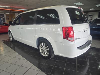 2019 Dodge Grand Caravan SXT   - Photo 6 - Hamilton, OH 45015