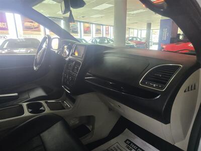 2019 Dodge Grand Caravan SXT   - Photo 12 - Hamilton, OH 45015