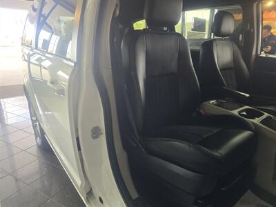 2019 Dodge Grand Caravan SXT   - Photo 13 - Hamilton, OH 45015