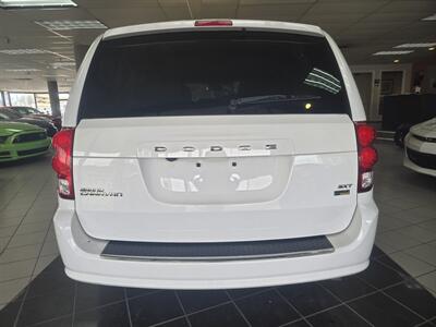 2019 Dodge Grand Caravan SXT   - Photo 5 - Hamilton, OH 45015