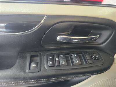 2019 Dodge Grand Caravan SXT   - Photo 17 - Hamilton, OH 45015