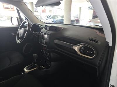 2015 Jeep Renegade Latitude 4DR SUV   - Photo 13 - Hamilton, OH 45015