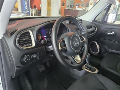 2015 Jeep Renegade Latitude 4DR SUV   - Photo 8 - Hamilton, OH 45015