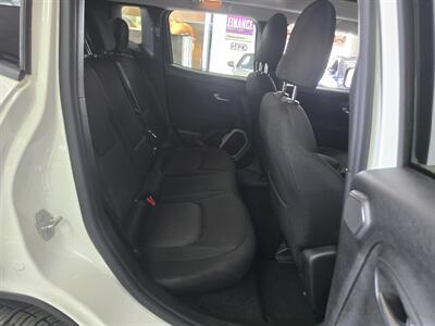 2015 Jeep Renegade Latitude 4DR SUV   - Photo 16 - Hamilton, OH 45015