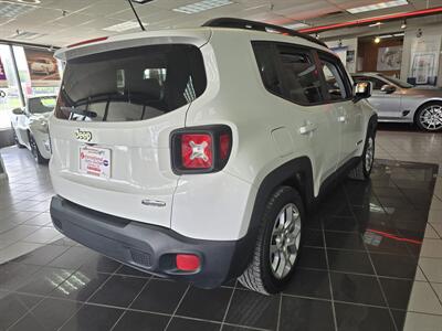 2015 Jeep Renegade Latitude 4DR SUV   - Photo 4 - Hamilton, OH 45015
