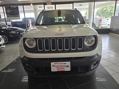 2015 Jeep Renegade Latitude 4DR SUV   - Photo 2 - Hamilton, OH 45015