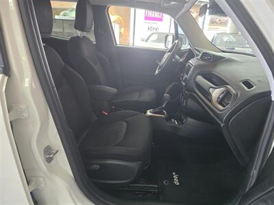 2015 Jeep Renegade Latitude 4DR SUV   - Photo 14 - Hamilton, OH 45015