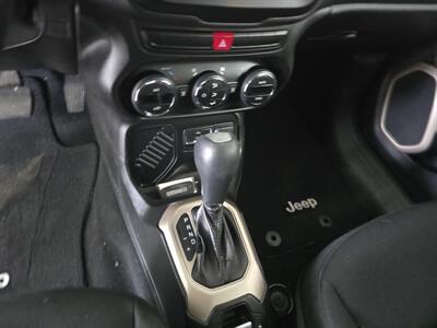 2015 Jeep Renegade Latitude 4DR SUV   - Photo 26 - Hamilton, OH 45015