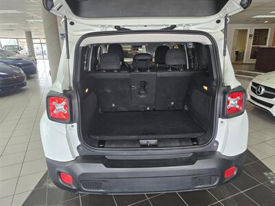 2015 Jeep Renegade Latitude 4DR SUV   - Photo 30 - Hamilton, OH 45015