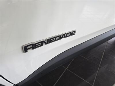 2015 Jeep Renegade Latitude 4DR SUV   - Photo 27 - Hamilton, OH 45015