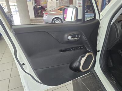 2015 Jeep Renegade Latitude 4DR SUV   - Photo 7 - Hamilton, OH 45015