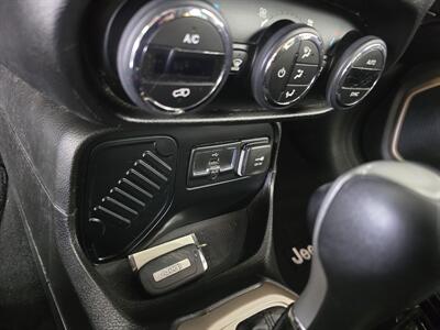 2015 Jeep Renegade Latitude 4DR SUV   - Photo 19 - Hamilton, OH 45015