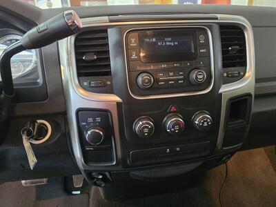 2013 RAM 1500 SLT 4dr Quad Cab 4X4/V8   - Photo 19 - Hamilton, OH 45015