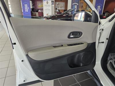 2016 Honda HR-V LX   - Photo 7 - Hamilton, OH 45015