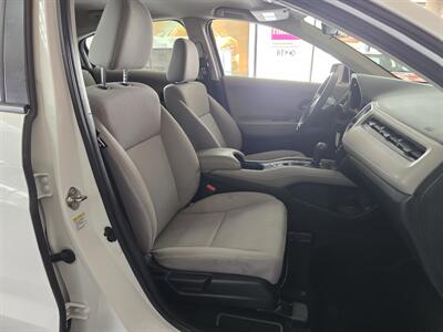 2016 Honda HR-V LX   - Photo 12 - Hamilton, OH 45015