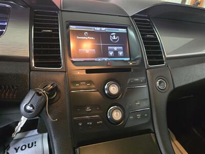 2013 Ford Taurus SEL 4DR SEDAN   - Photo 20 - Hamilton, OH 45015