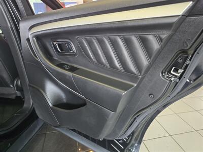 2013 Ford Taurus SEL 4DR SEDAN   - Photo 15 - Hamilton, OH 45015