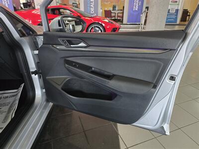 2022 Volkswagen Golf GTI S 4DR HATCHBACK/MANUAL - Photo 12 - Hamilton, OH 45015