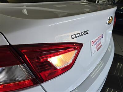 2018 Chevrolet Cruze LT Auto 4DR SEDAN   - Photo 27 - Hamilton, OH 45015