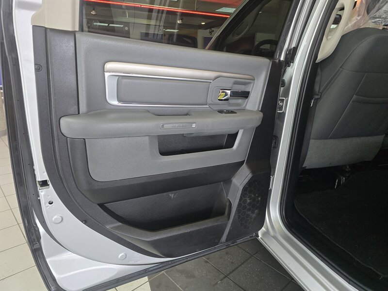 2016 RAM 1500 Big Horn/CREW CAB/HEMI/4X4 - Photo 10 - Hamilton, OH 45015