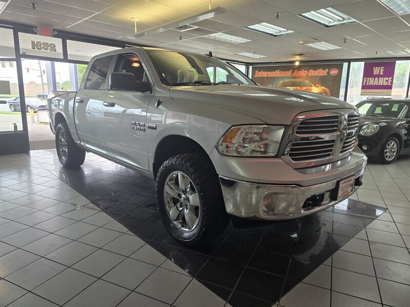 2016 RAM 1500 Big Horn/CREW CAB/HEMI/4X4 - Photo 2 - Hamilton, OH 45015