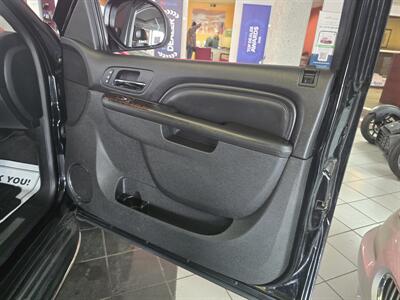 2013 GMC Yukon Denali 4DR SUV AWD   - Photo 15 - Hamilton, OH 45015
