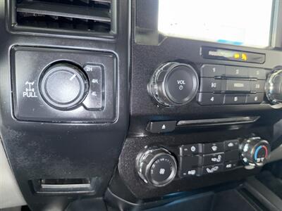 2018 Ford F-150 XL/STX/ SUPER CREW 4X4   - Photo 17 - Hamilton, OH 45015