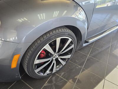 2014 Volkswagen Beetle Convertible R-Line PZEV 2DR   - Photo 32 - Hamilton, OH 45015