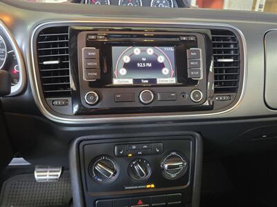 2014 Volkswagen Beetle Convertible R-Line PZEV 2DR   - Photo 23 - Hamilton, OH 45015
