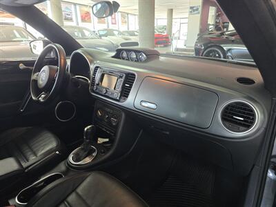 2014 Volkswagen Beetle Convertible R-Line PZEV 2DR   - Photo 16 - Hamilton, OH 45015