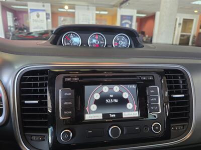 2014 Volkswagen Beetle Convertible R-Line PZEV 2DR   - Photo 24 - Hamilton, OH 45015