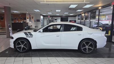 2016 Dodge Charger SE 4DR SEDAN - Photo 2 - Hamilton, OH 45015