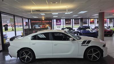 2016 Dodge Charger SE 4DR SEDAN - Photo 5 - Hamilton, OH 45015