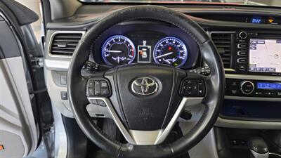 2014 Toyota Highlander Limited   - Photo 10 - Hamilton, OH 45015