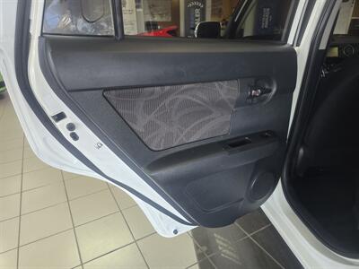 2014 Scion xB Base 4DR WAGON - Photo 10 - Hamilton, OH 45015