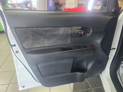 2014 Scion xB Base 4DR WAGON - Photo 7 - Hamilton, OH 45015