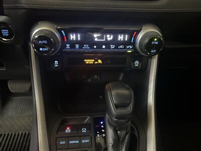 2020 Toyota RAV4 XLE 4DR SUV - Photo 16 - Hamilton, OH 45015
