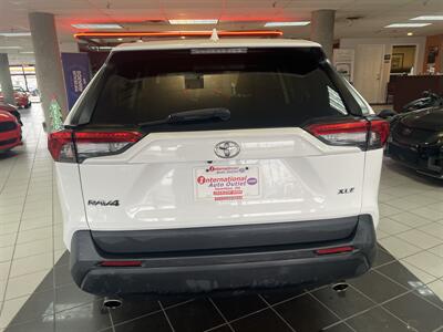 2020 Toyota RAV4 XLE 4DR SUV - Photo 7 - Hamilton, OH 45015