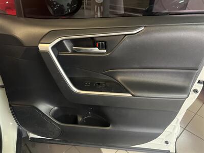 2020 Toyota RAV4 XLE 4DR SUV - Photo 25 - Hamilton, OH 45015