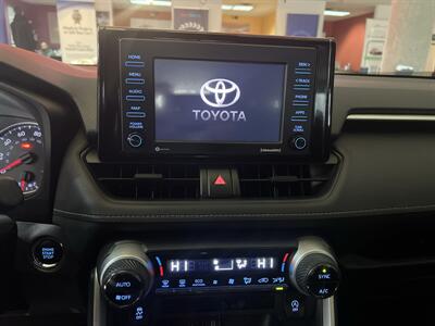 2020 Toyota RAV4 XLE 4DR SUV - Photo 14 - Hamilton, OH 45015