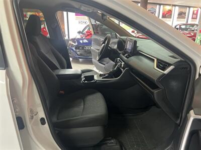 2020 Toyota RAV4 XLE 4DR SUV - Photo 22 - Hamilton, OH 45015