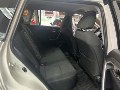 2020 Toyota RAV4 XLE 4DR SUV - Photo 20 - Hamilton, OH 45015
