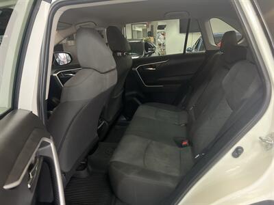 2020 Toyota RAV4 XLE 4DR SUV - Photo 18 - Hamilton, OH 45015