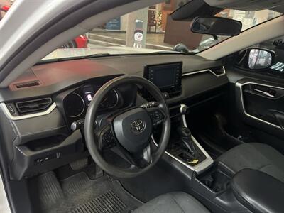 2020 Toyota RAV4 XLE 4DR SUV - Photo 10 - Hamilton, OH 45015