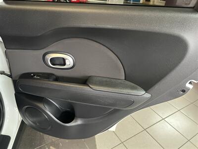 2019 Kia Soul 4DR CROSSOVER - Photo 18 - Hamilton, OH 45015