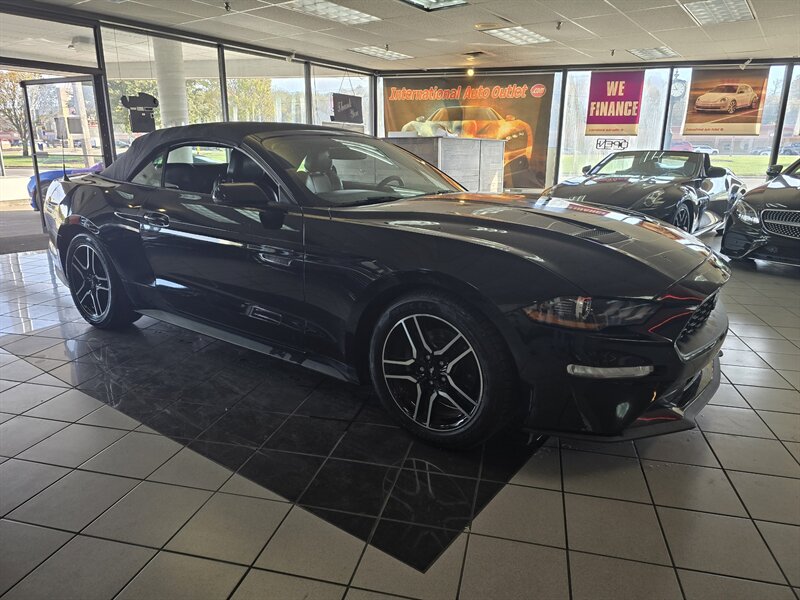 2019 Ford Mustang EcoBoost 2DR CONVERTIBLE - Photo 5 - Hamilton, OH 45015