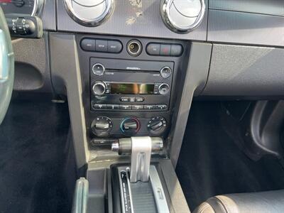 2009 Ford Mustang GT Premium 2DR CONVERTIBLE   - Photo 22 - Hamilton, OH 45015